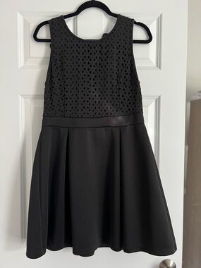 Black Sleeveless A-Line Party Dress with Textured Bodice